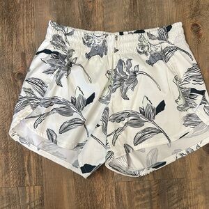 Athleta shorts size small